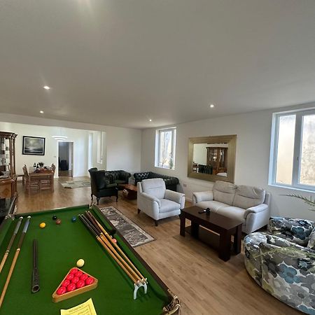 North London A Spacious 7 Bedroom House Accommodating Up To 18 People Complete With Own Gym And Table Tennis Bagian luar foto