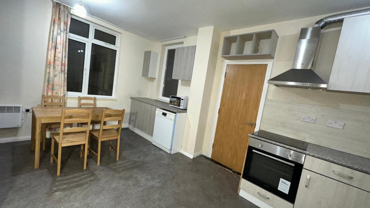 North London A Spacious 7 Bedroom House Accommodating Up To 18 People Complete With Own Gym And Table Tennis Bagian luar foto