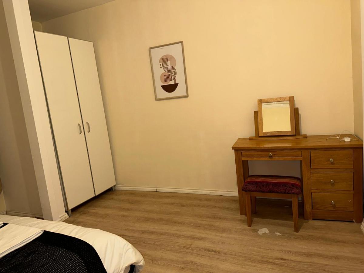 North London A Spacious 7 Bedroom House Accommodating Up To 18 People Complete With Own Gym And Table Tennis Bagian luar foto