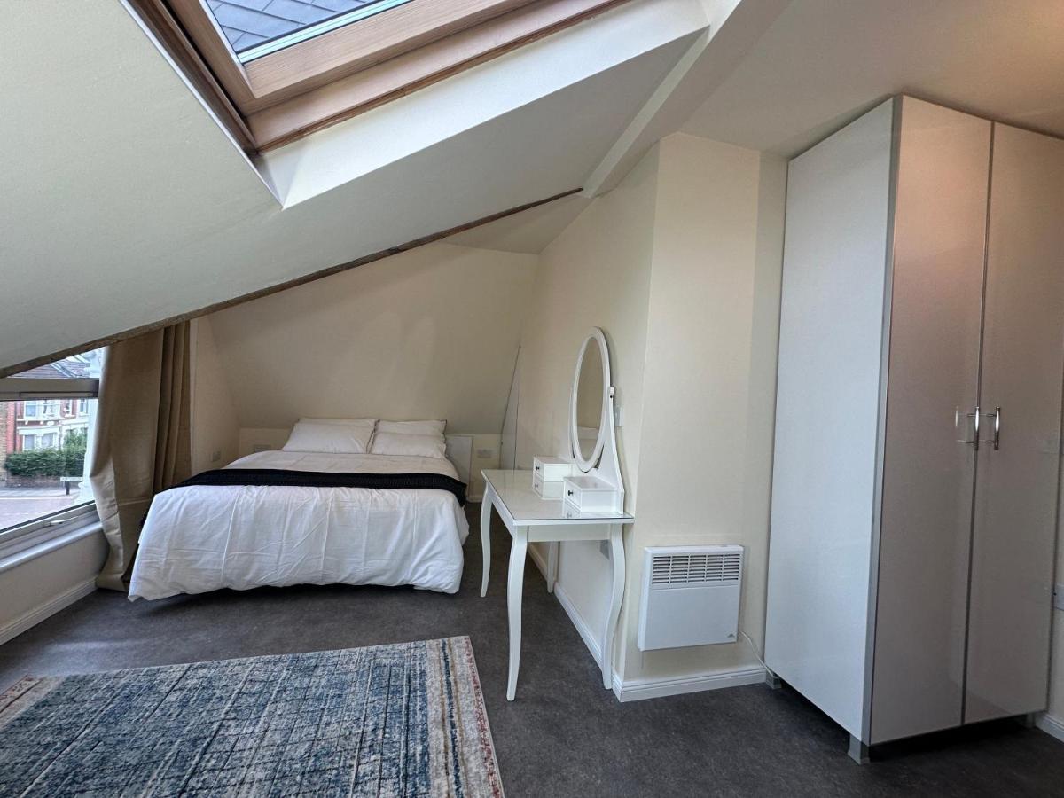 North London A Spacious 7 Bedroom House Accommodating Up To 18 People Complete With Own Gym And Table Tennis Bagian luar foto