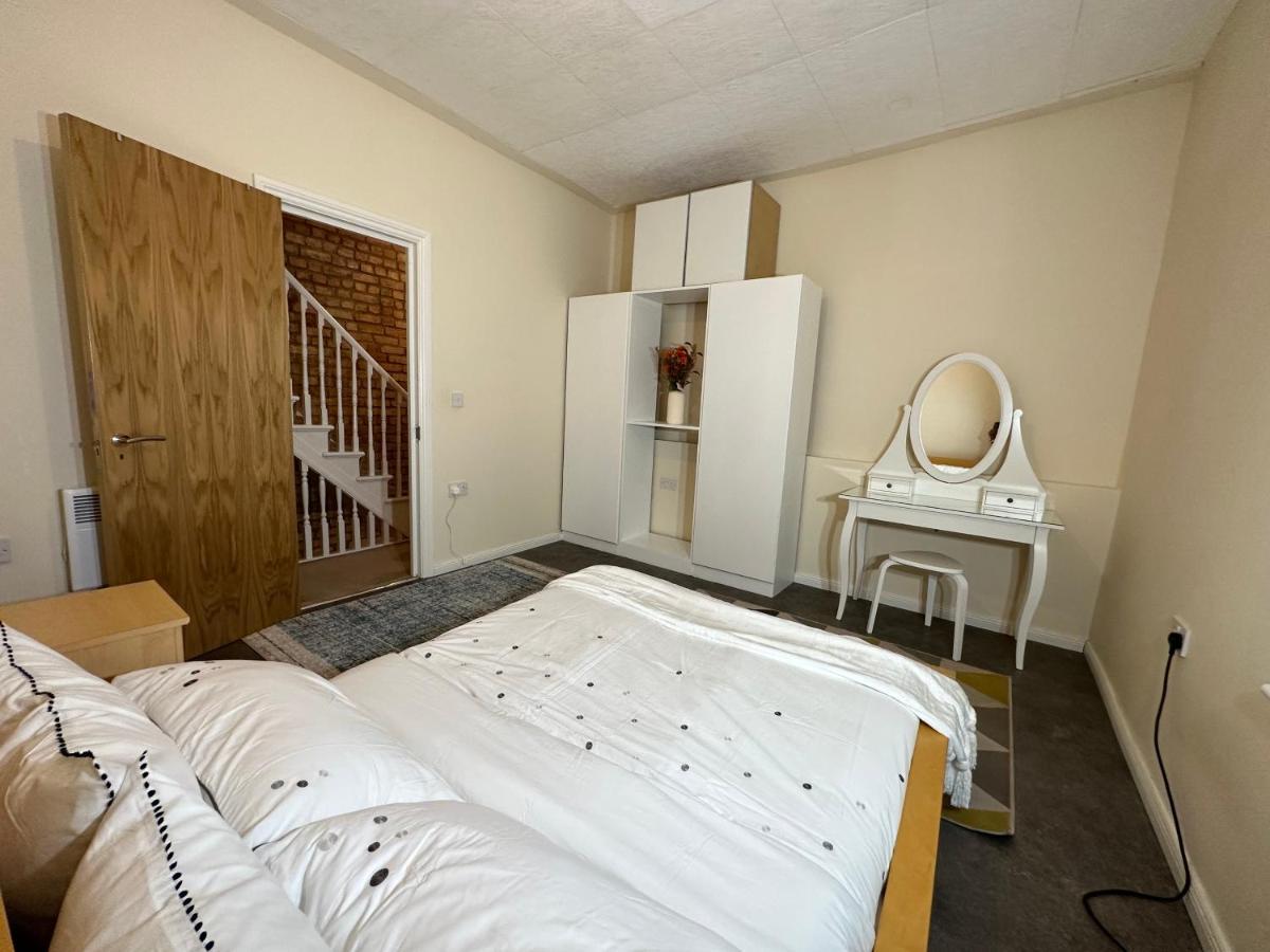 North London A Spacious 7 Bedroom House Accommodating Up To 18 People Complete With Own Gym And Table Tennis Bagian luar foto