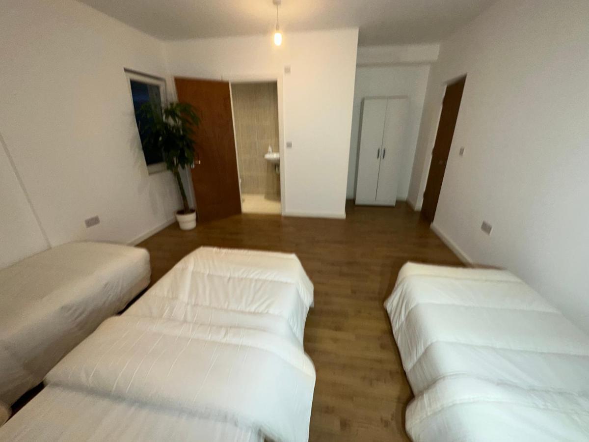 North London A Spacious 7 Bedroom House Accommodating Up To 18 People Complete With Own Gym And Table Tennis Bagian luar foto