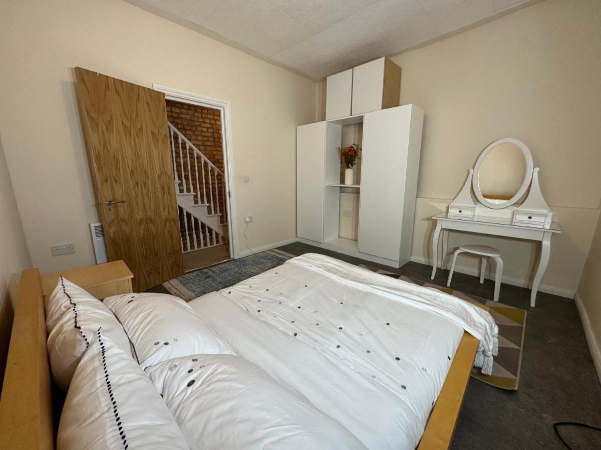 North London A Spacious 7 Bedroom House Accommodating Up To 18 People Complete With Own Gym And Table Tennis Bagian luar foto