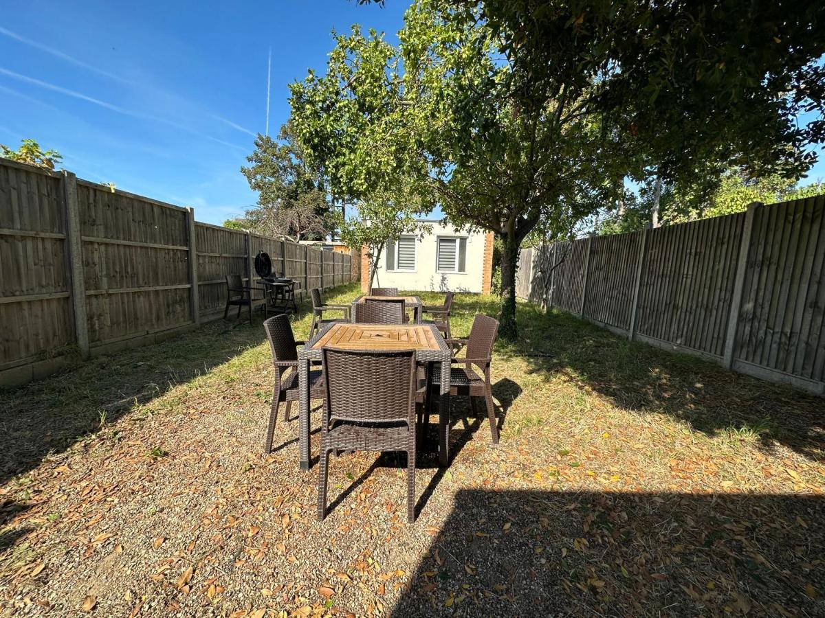 North London A Spacious 7 Bedroom House Accommodating Up To 18 People Complete With Own Gym And Table Tennis Bagian luar foto