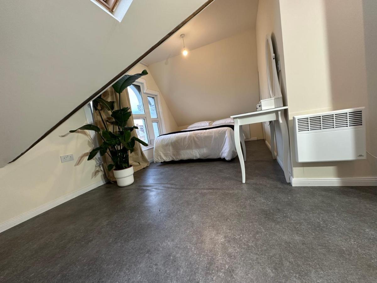 North London A Spacious 7 Bedroom House Accommodating Up To 18 People Complete With Own Gym And Table Tennis Bagian luar foto