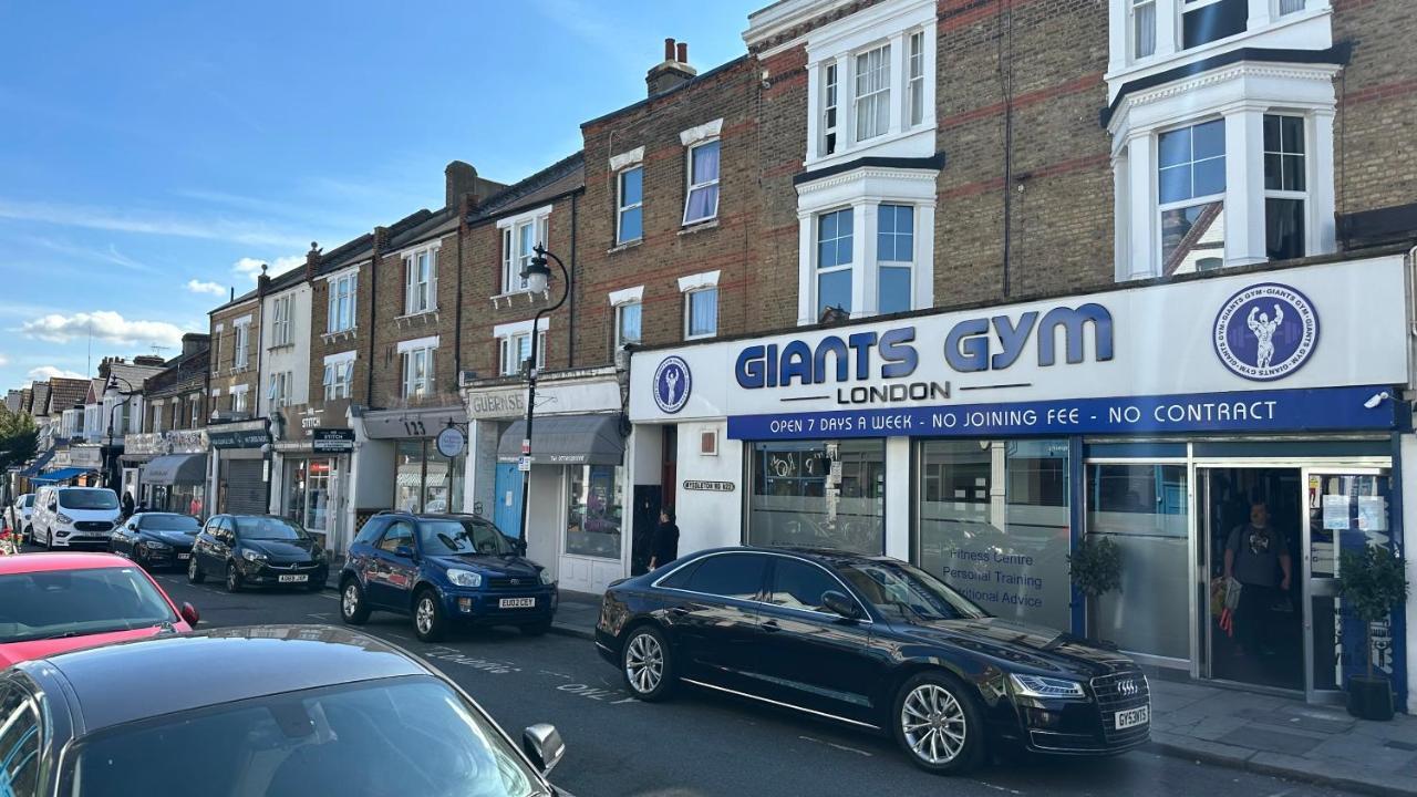 North London A Spacious 7 Bedroom House Accommodating Up To 18 People Complete With Own Gym And Table Tennis Bagian luar foto