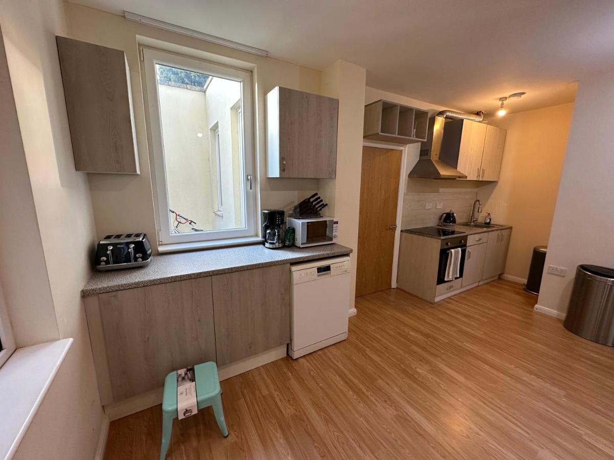 North London A Spacious 7 Bedroom House Accommodating Up To 18 People Complete With Own Gym And Table Tennis Bagian luar foto