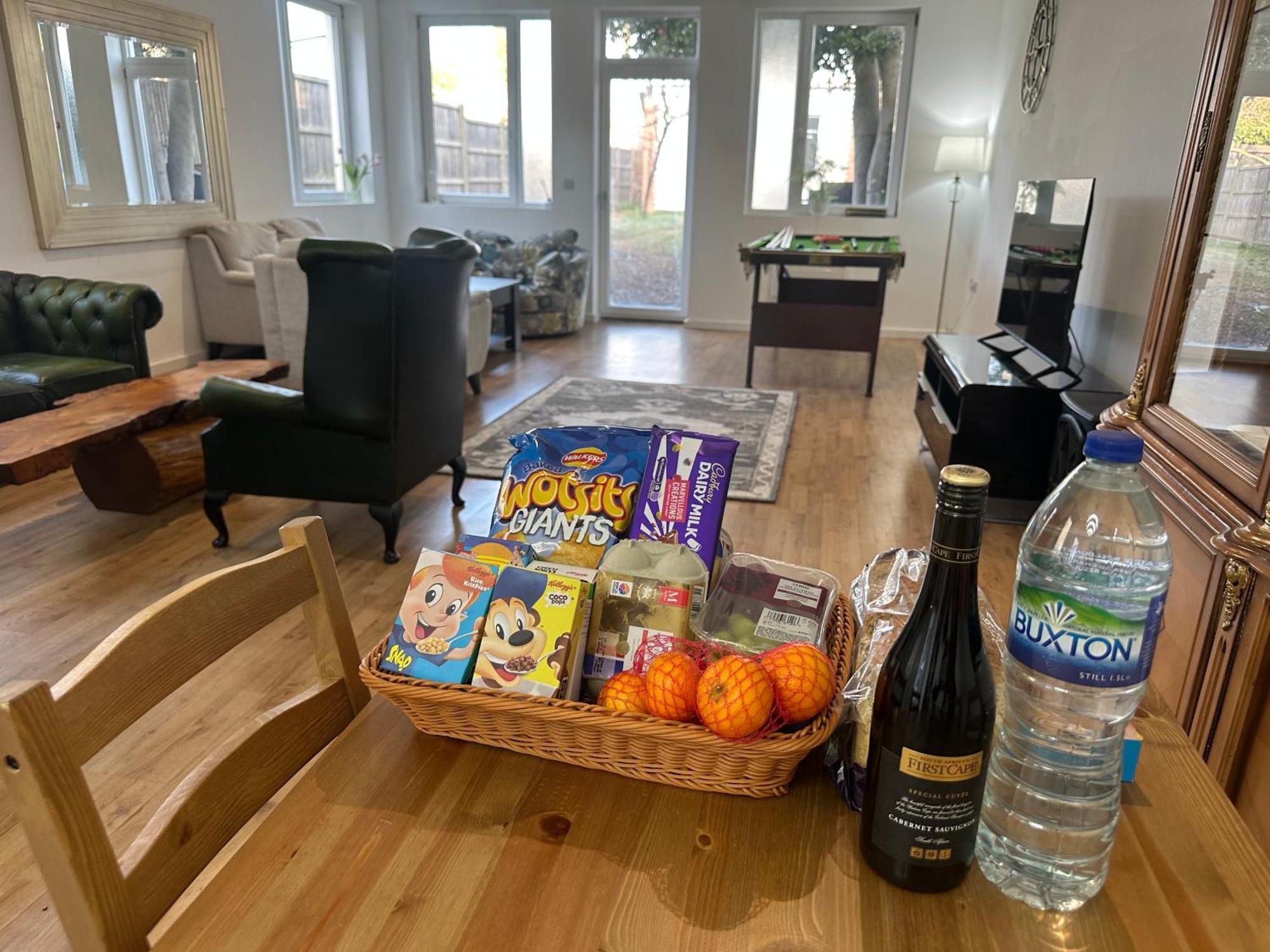North London A Spacious 7 Bedroom House Accommodating Up To 18 People Complete With Own Gym And Table Tennis Bagian luar foto