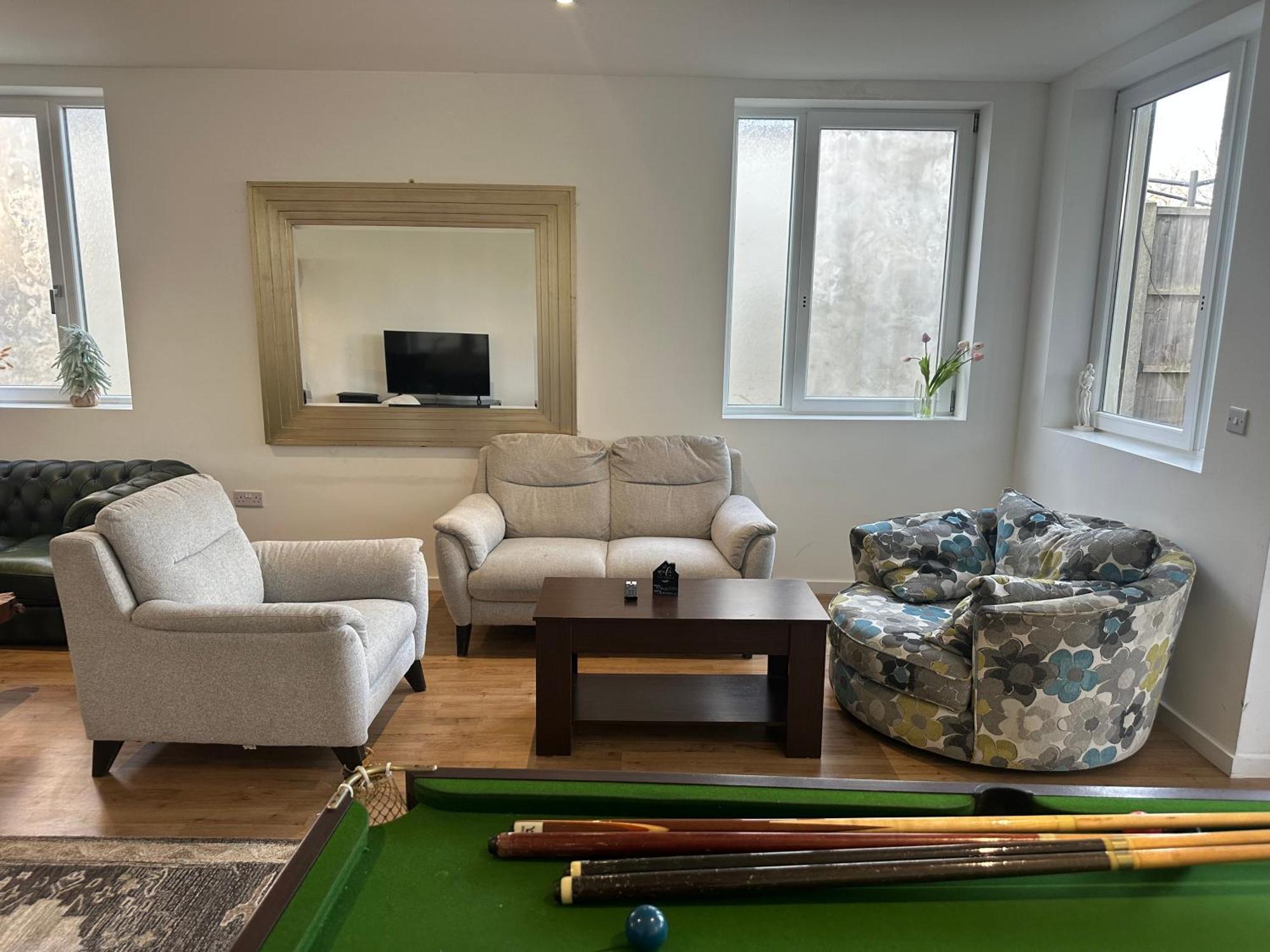 North London A Spacious 7 Bedroom House Accommodating Up To 18 People Complete With Own Gym And Table Tennis Bagian luar foto